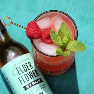 courtside cocktail with mint and raspberry garnish